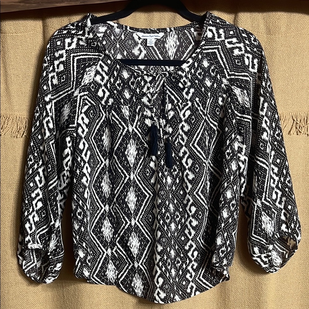 American Eagle Outfitters Black and White Graphic Tie Front Blouse